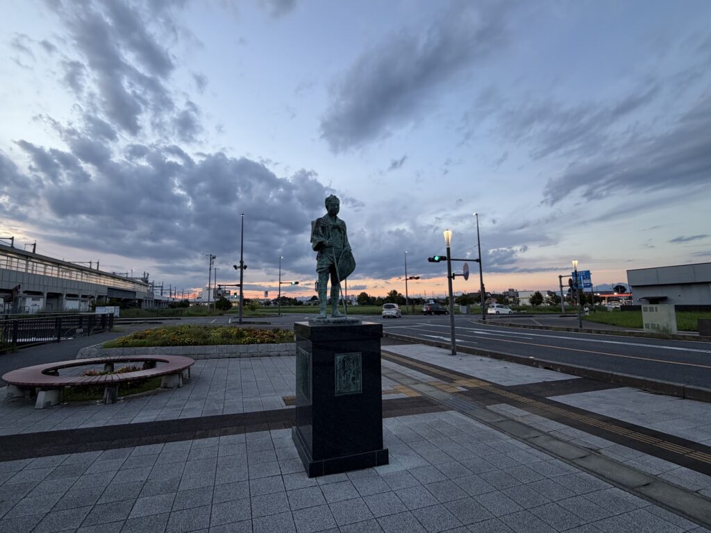 Statue of Hanawa Hokiichi